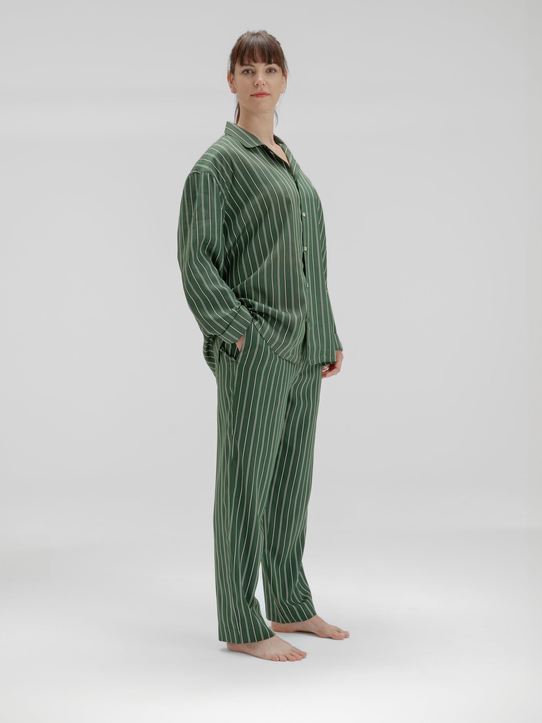avonte_sustainable_sleepwear_pyjama_mossy_green_stripe_w_side_nirenmahan