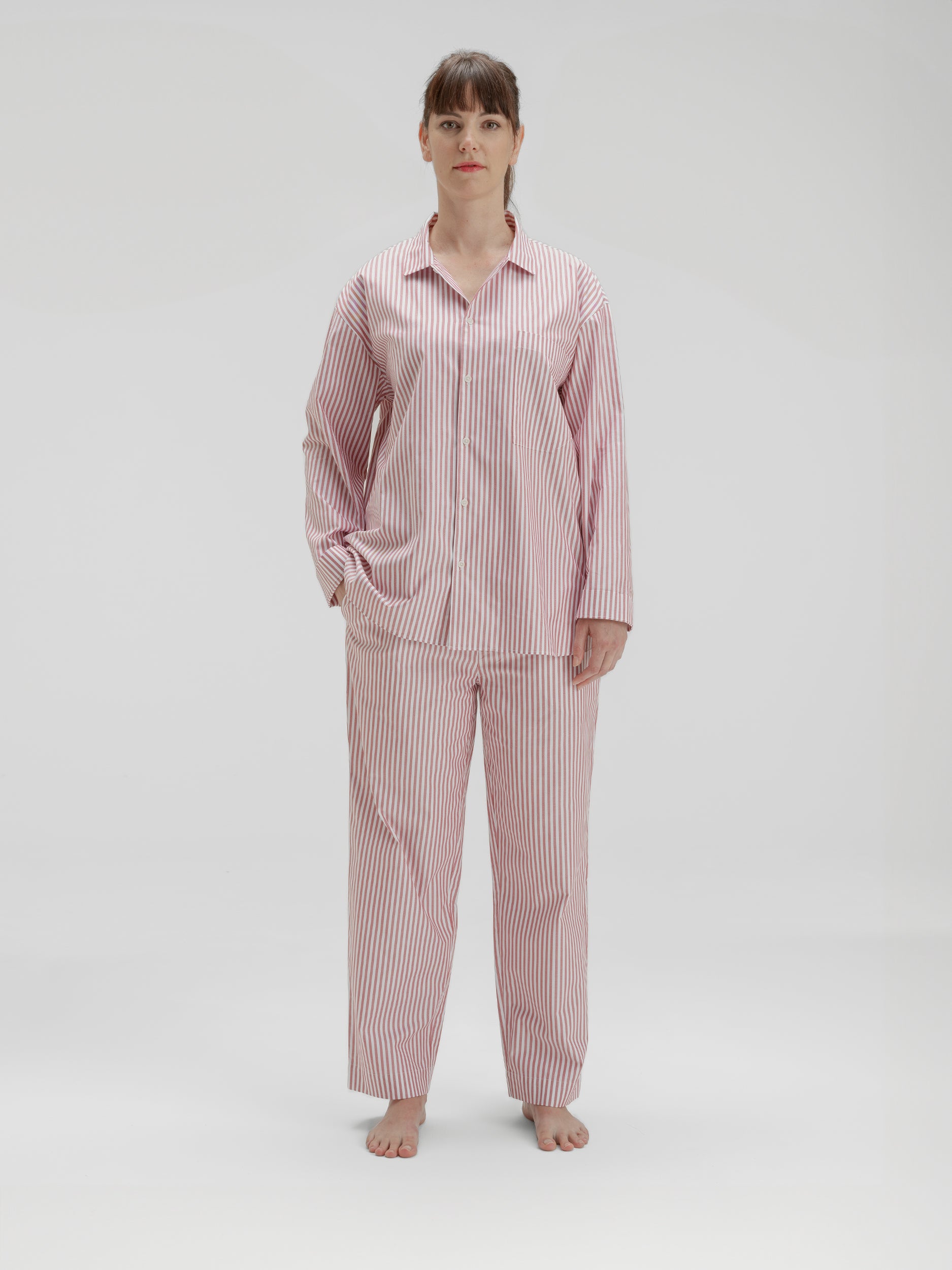 avonte_sustainable_sleepwear_pyjama_rusty_red_stripe_w_pocket_nirenmahajan