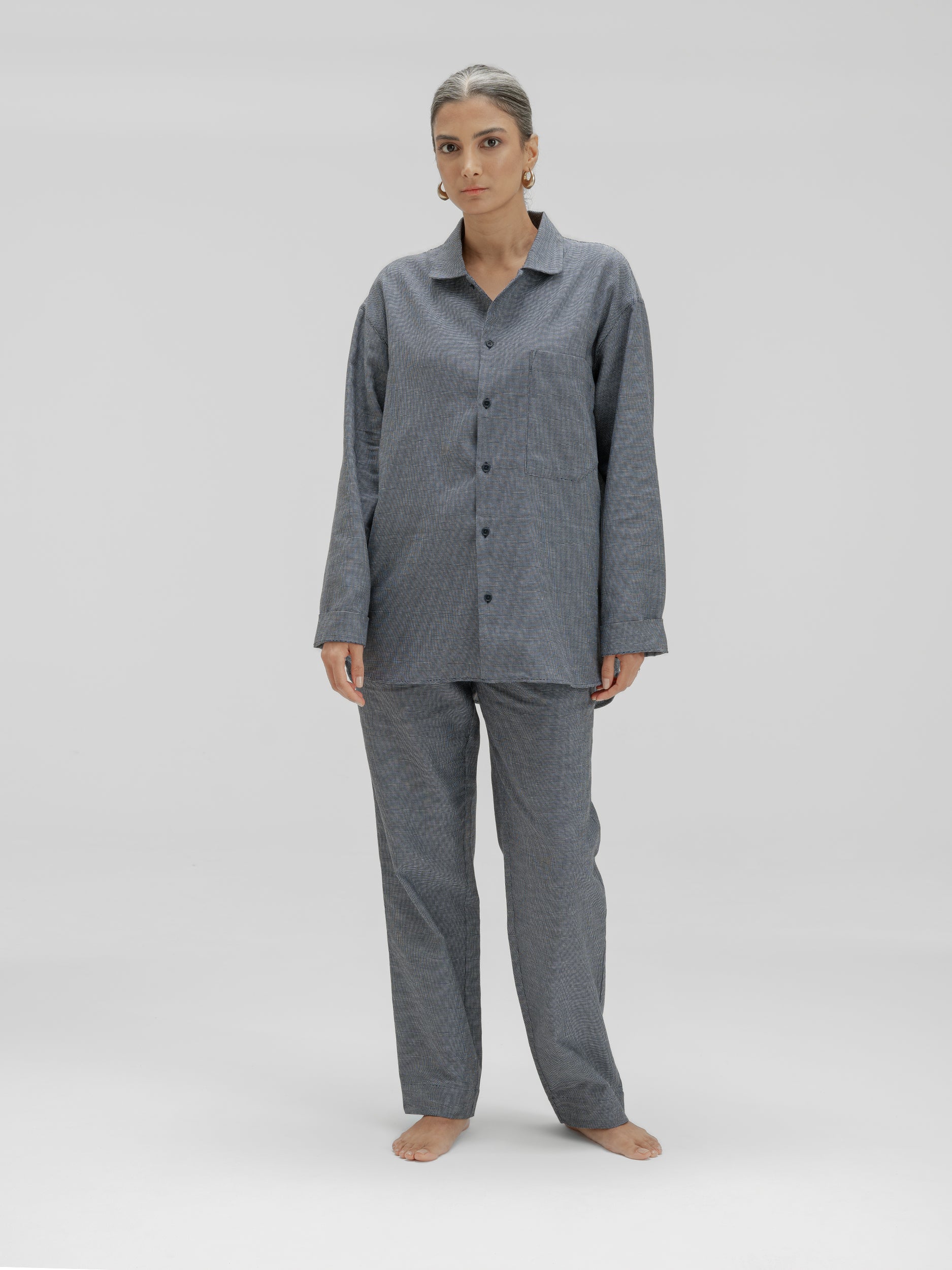 avonte_sustainable_sleepwear_pyjama_structured_blue_w_front_nirenmahajan
