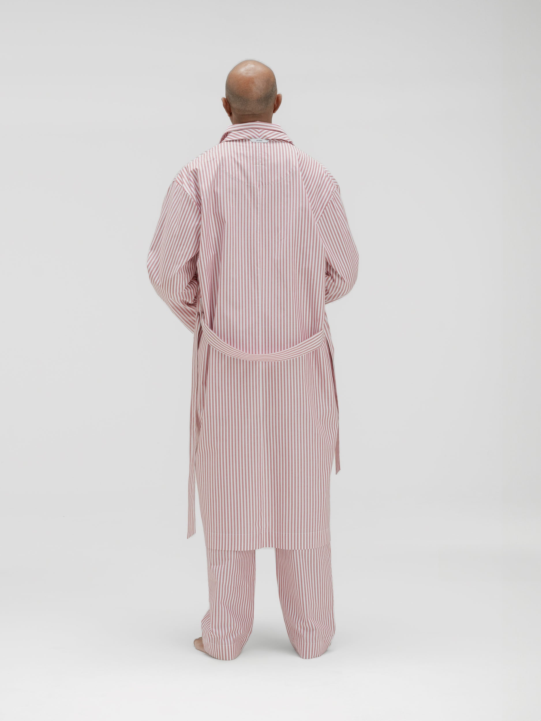 avonte_sustainable_sleepwear_robe_rusty_red_stripe_m_back_nirenmahajan