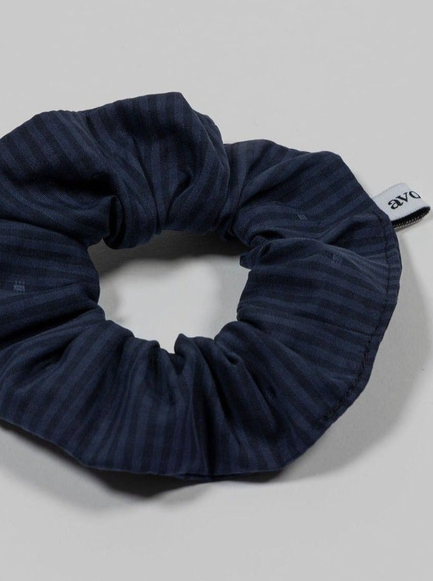 scrunchie in midnight navy_avonte