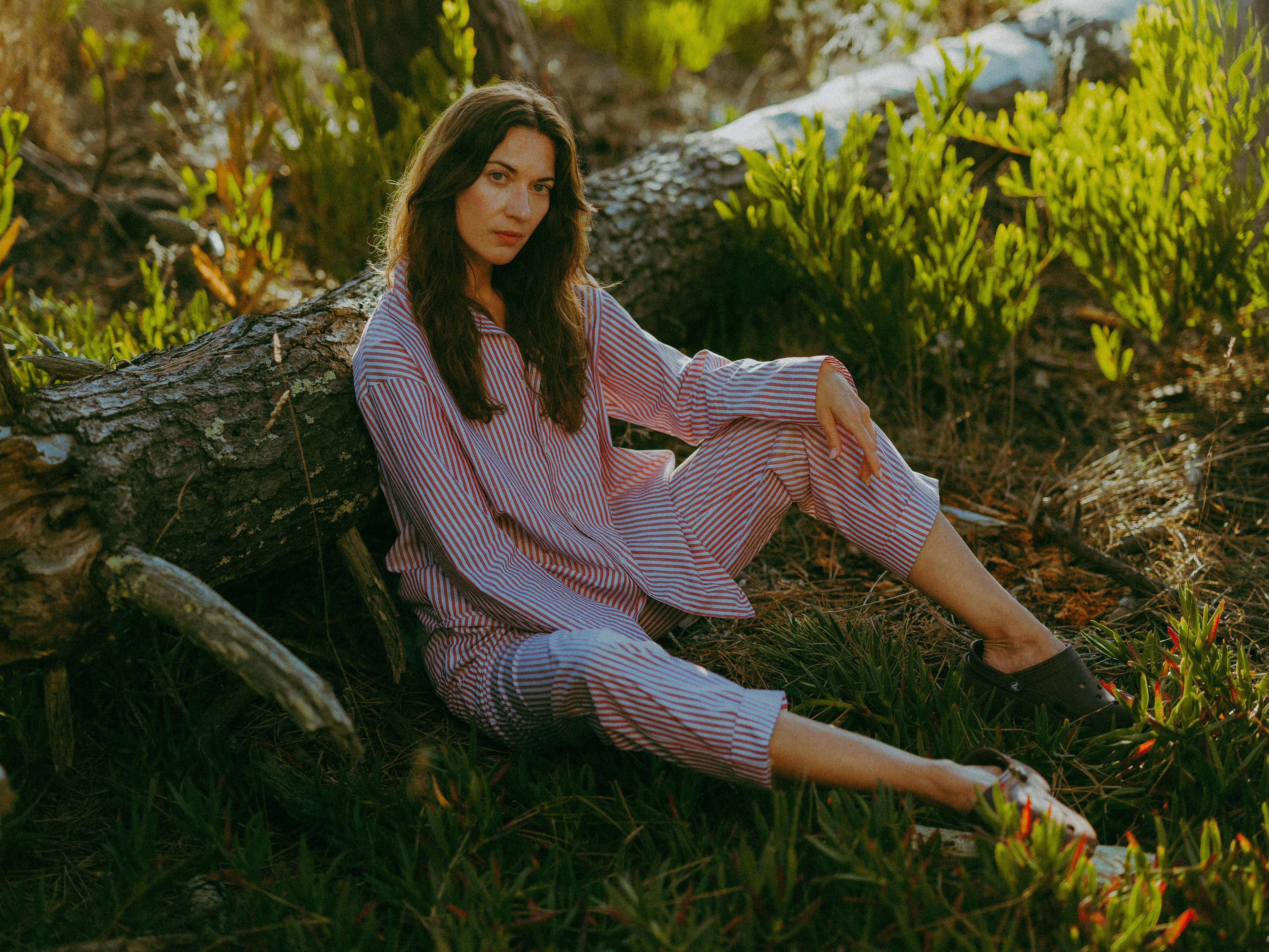 avonte_FW24_sustainable Sleepwear_Pyjama set Rusty Red Stripe_header_@NirènMahajan.jpg