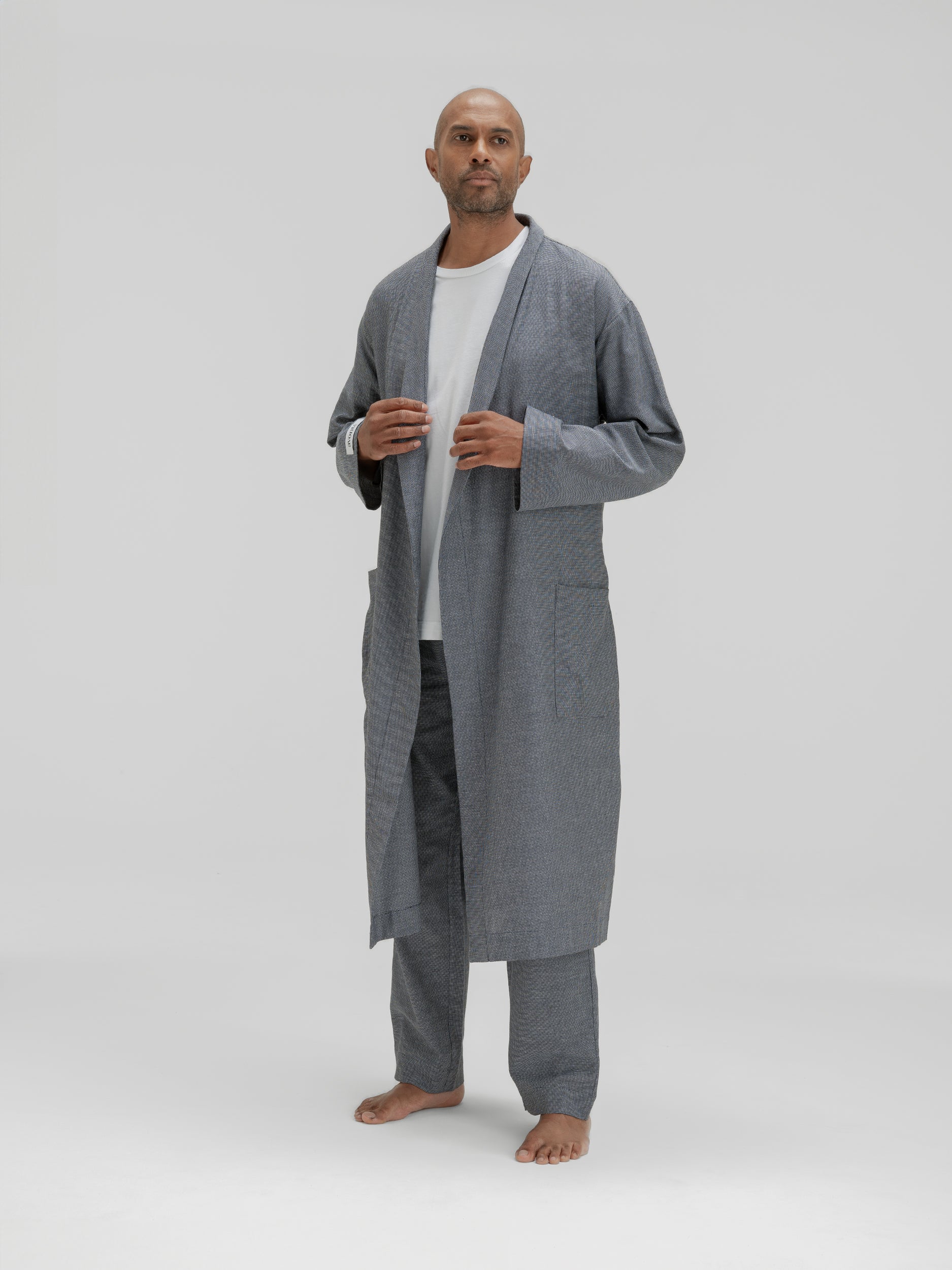 avonte_sustainabel_sleepwear_robe_structured_blue_m_front_nirenmahajan