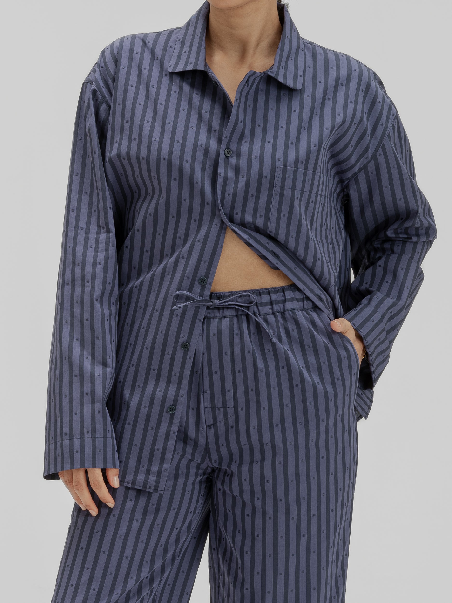 avonte_sustainable_sleepwear_pyjama_midnight_navy_stripe_pants_detail2_nirenmahajan