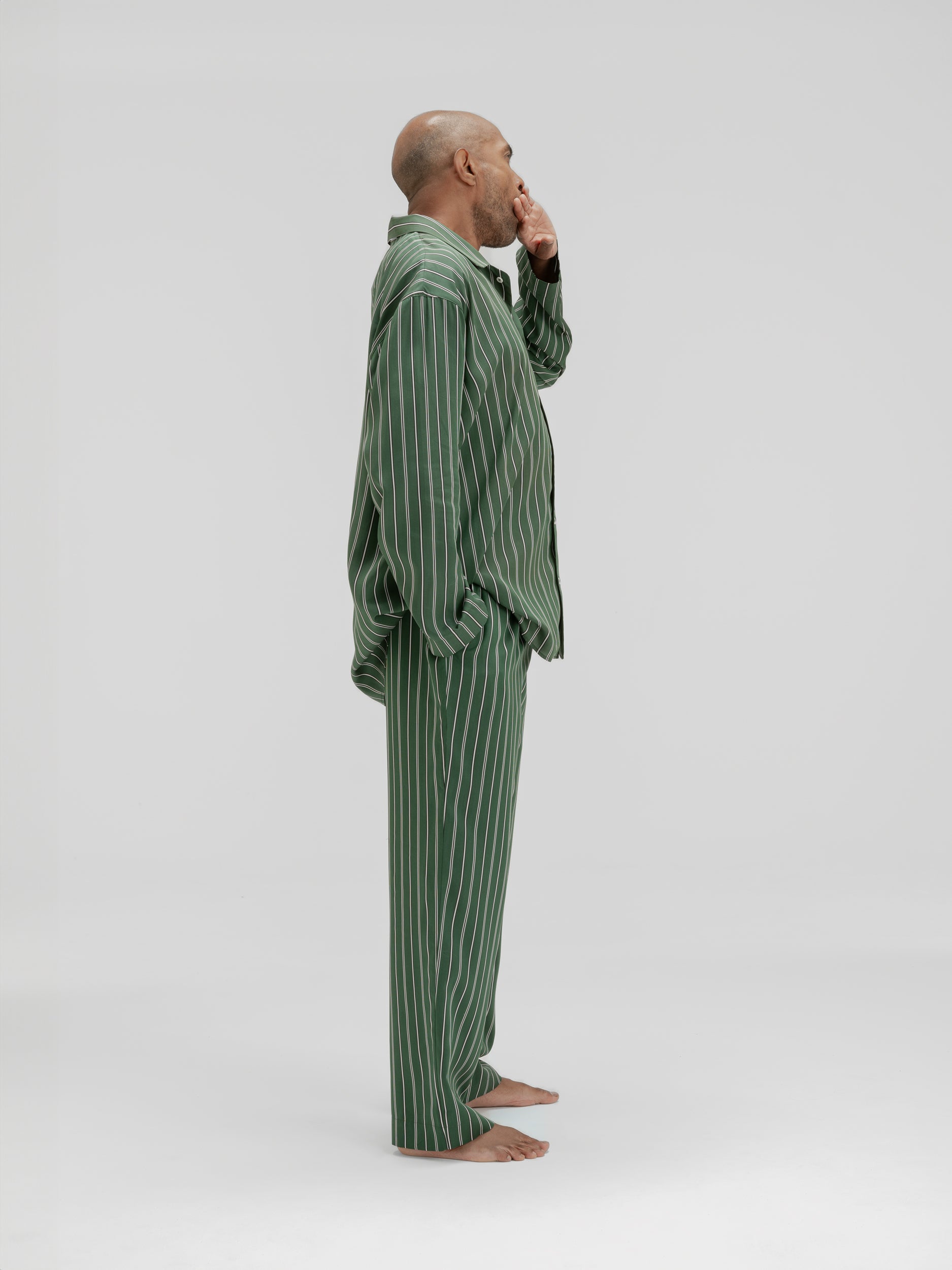 avonte_sustainable_sleepwear_pyjama_mossy_green_stripe_m_side_nirenmahajan