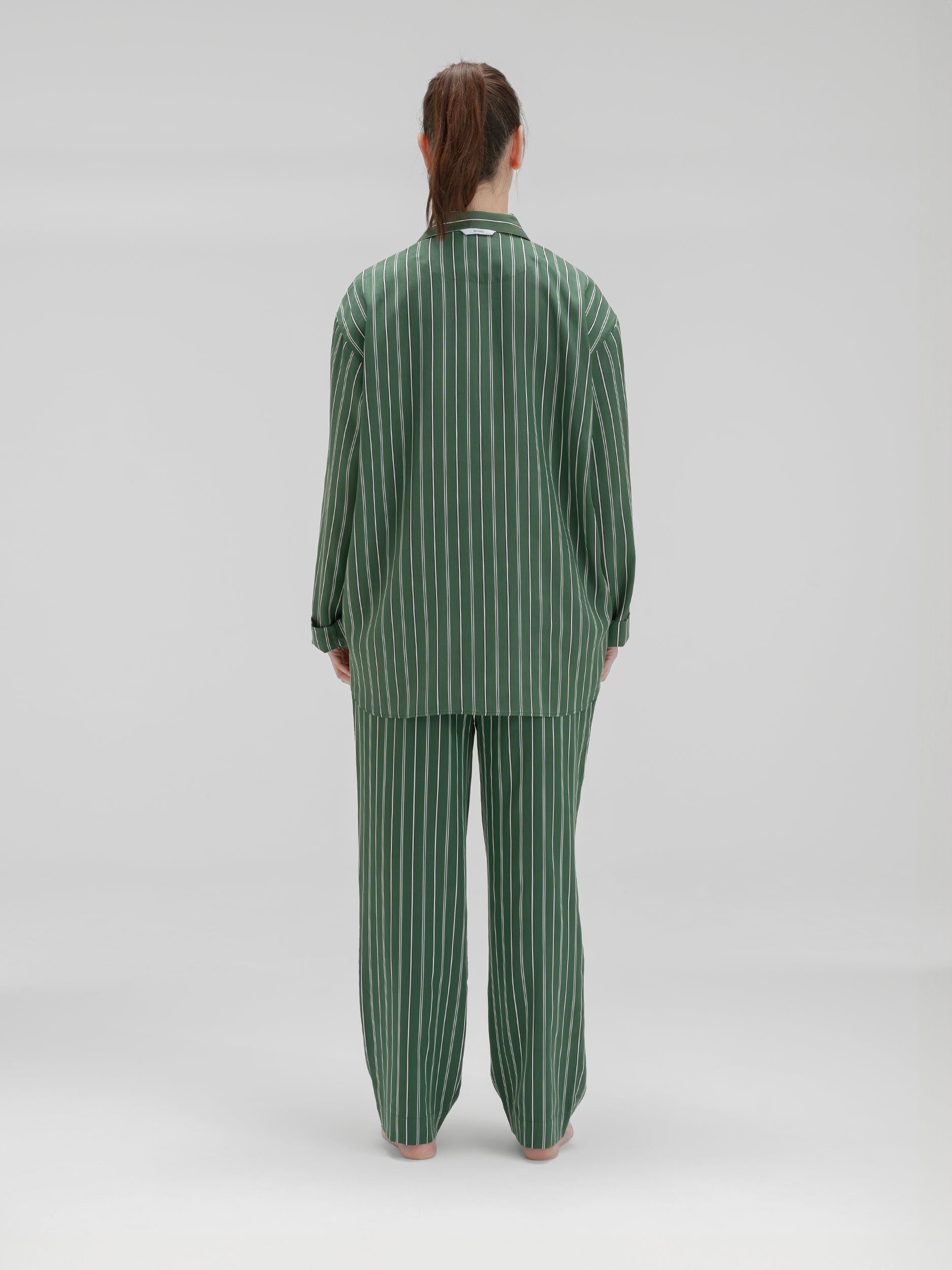 avonte_sustainable_sleepwear_pyjama_mossy_green_stripe_w_back_nirenmahajan