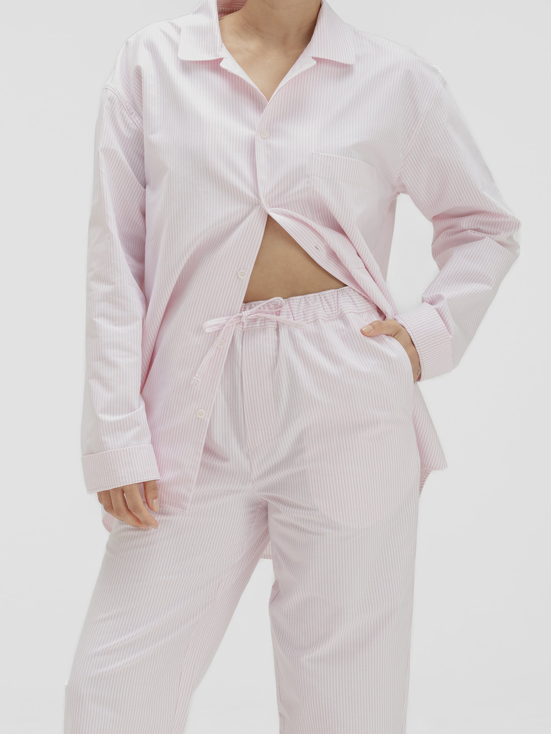 avonte_sustainable_sleepwear_pyjama_rose_cloud_stripe_pants_detail_front_w_nirenmahajan
