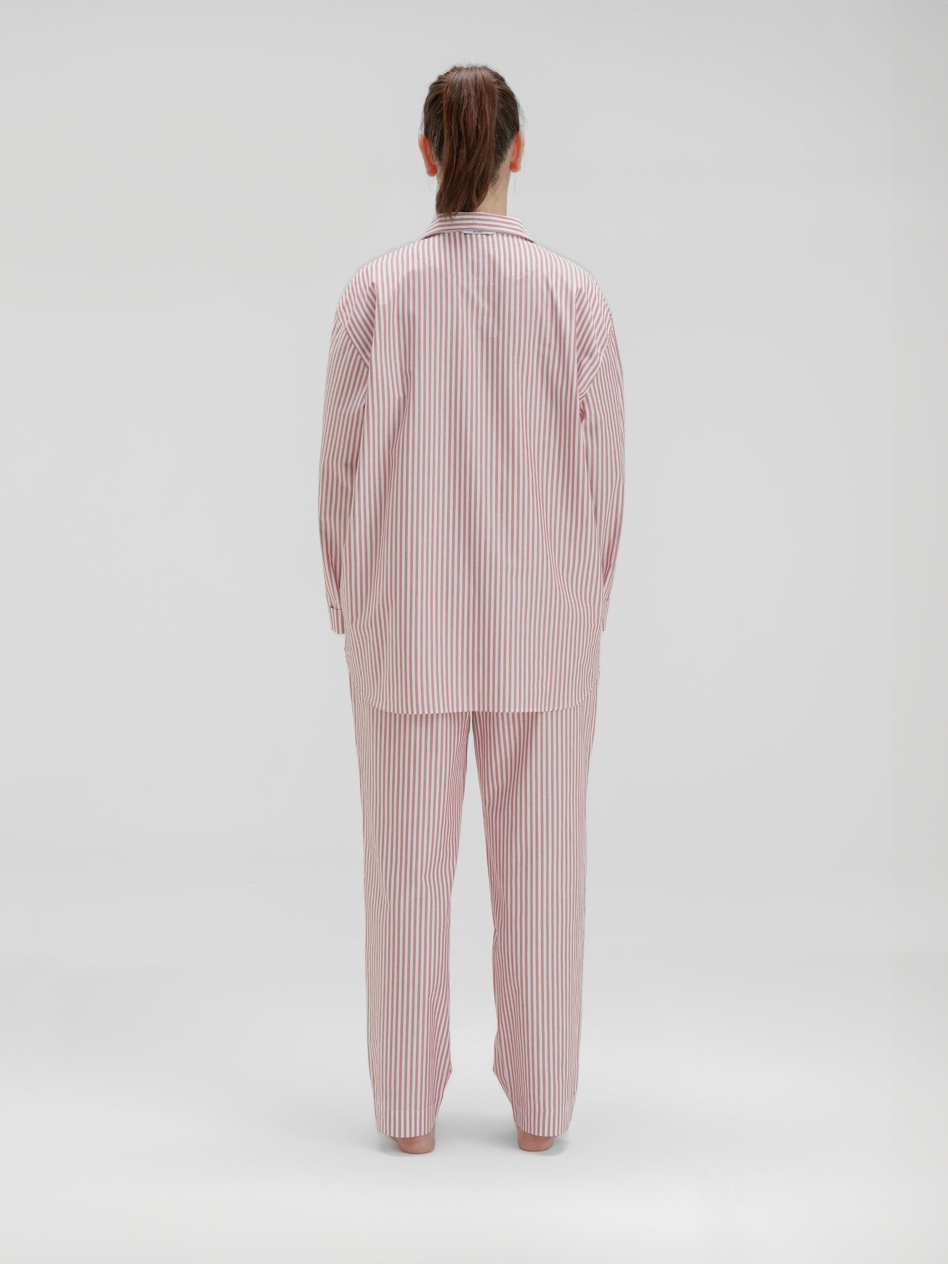 avonte_sustainable_sleepwear_pyjama_rusty_red_stripe_w_back_nirenmahajan