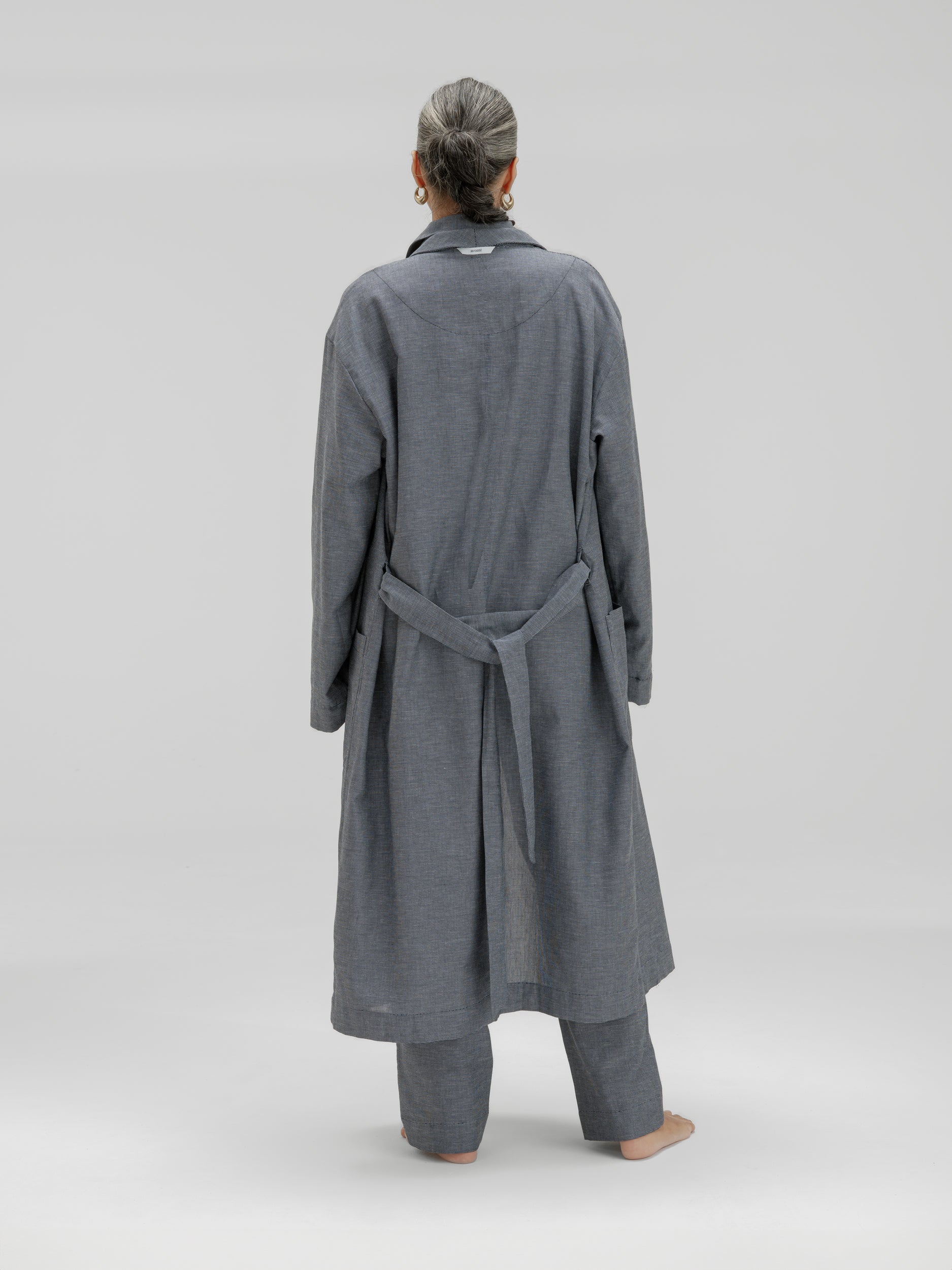 avonte_sustainable_sleepwear_robe_structured_blue_back_nirenmahajan