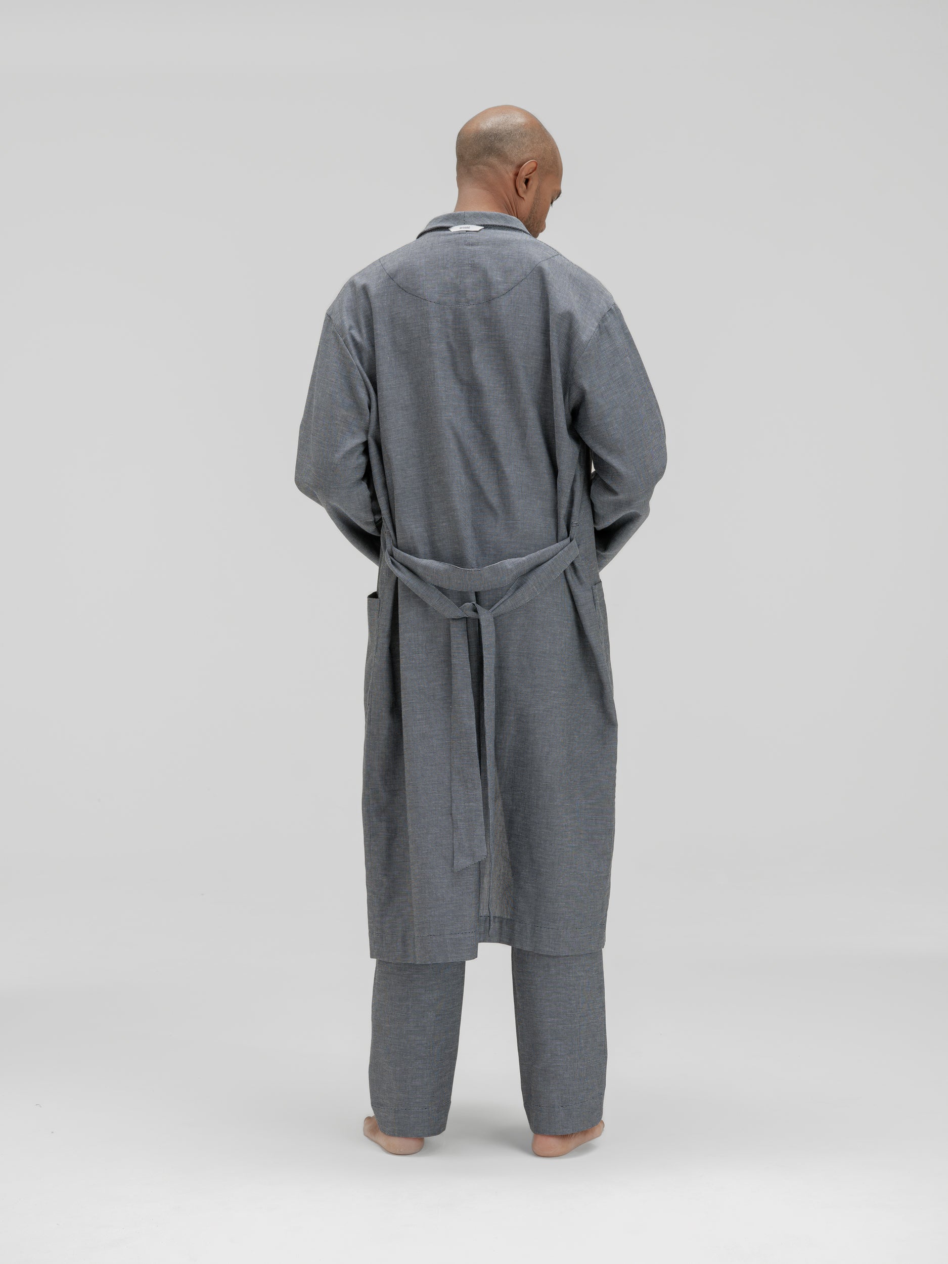avonte_sustainable_sleepwear_robe_structured_blue_m_back_nirenmahajan