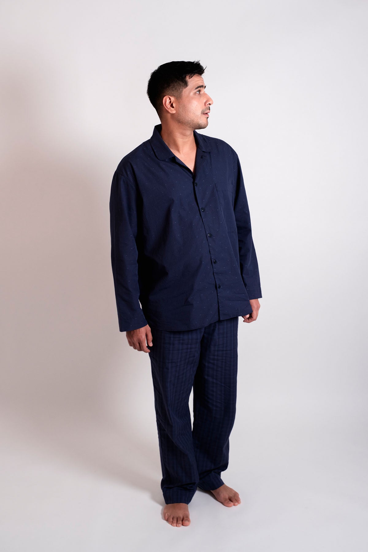 model in sustainable pyjama in color midnight navy mix_front view_avonte