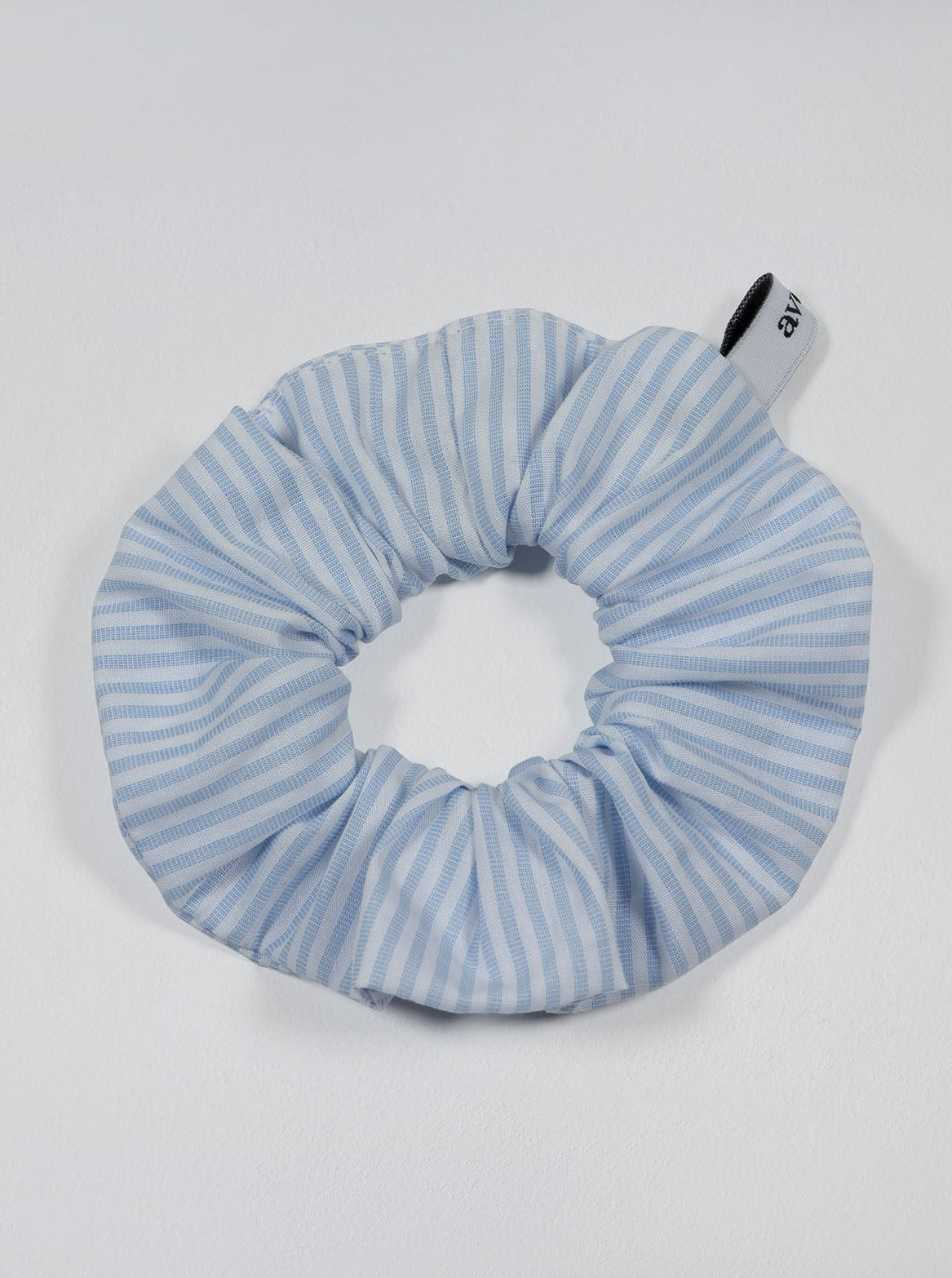 scrunchie in color breeze blue stripe