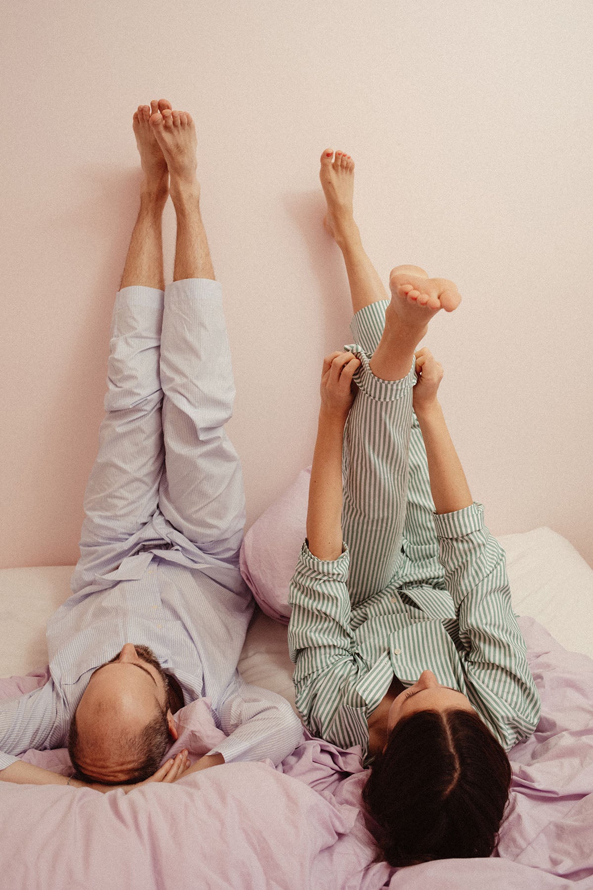 upsidedown_couple in long pyjama sets in bed
